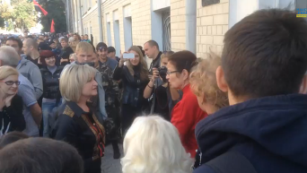Жену Юрия Луценко обозвали и прогнали с митинга. Видео