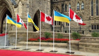 Флаги Украины и Канады