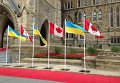 Флаги Украины и Канады