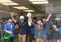 Айфономаны штурмуют магазины в Азии. Видео