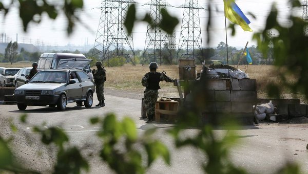Украинские военные в районе Мариуполя
