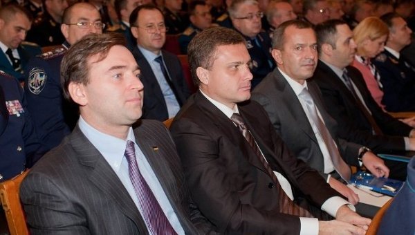 Экс-глава администрации президента Украины Сергей Левочкин (на фото в центре)