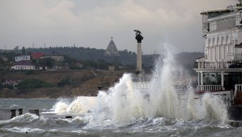 Шторм в Севастопольской бухте
