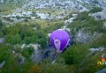 Хорват опустился в 200-метровую пещеру на воздушном шаре. Видео