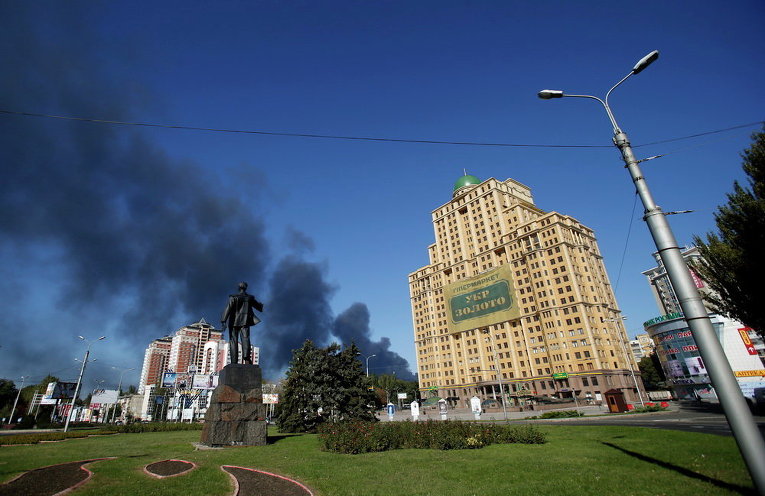 Район аэропорта Донецка после обстрела