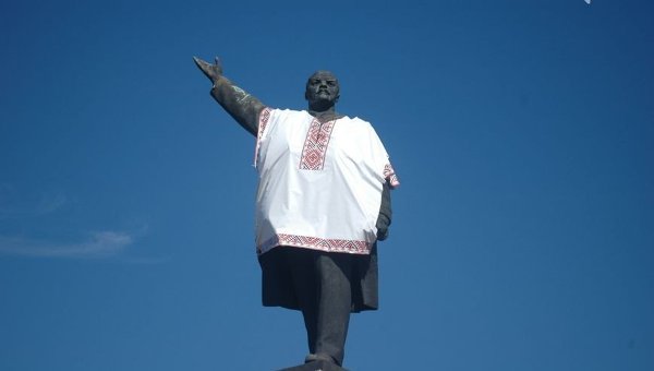 Запорожского Ленина спасла от сноса вышиванка