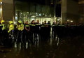 Активисты проникли в парламент Нидерландов и призывают бороться с ИГ