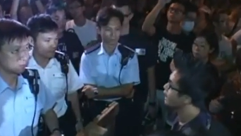 Гонконг: ночные стычки манифестантов с полицией