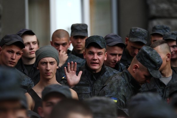 Митингующие в Киеве бойцы нацгвардии