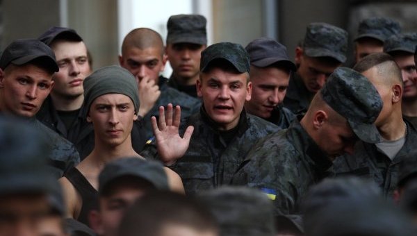 Митингующие в Киеве бойцы нацгвардии