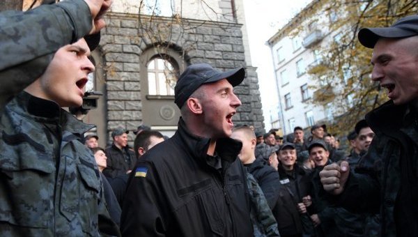 Митинг бойцов Нацгвардии возле администрации Порошенко