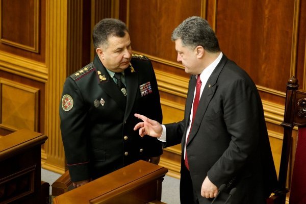 Министр обороны Степан Полторак и президент Петр Порошенко