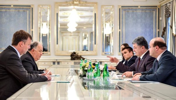 Петр Порошенко на встрече с представителями миссии ОБСЕ в Украине