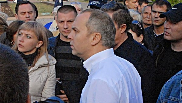 Нестора Шуфрича забросали яйцами во время пикета в Николаеве