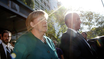 Ангела Меркель после встречи в нормандском формате на саммите в Милане