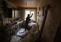 Разрушения в одном из жилых домов Донецка