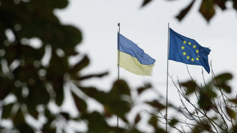 Флаги Украины и Европейского союза