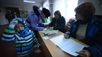 Киевляне голосуют на выборах в парламент