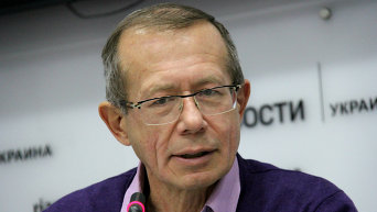 Директор Института политического анализа и международных исследований Сергей Толстов