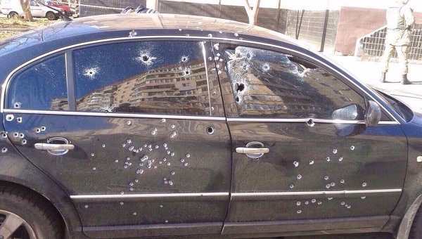 Обстрелянный автомобиль у окружной избирательной комиссии в Кривом Роге