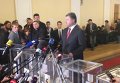 После голосования Порошенко устроил небольшую пресс-конференцию. Видео
