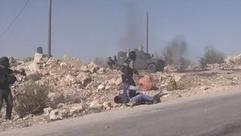 Израильская полиция расстреливает в упор корреспондентов АП резиновыми пулями. Видео