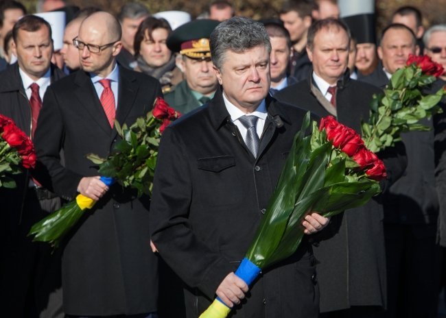 Петр Порошенко почтил память погибших воинов в связи с 70-летием изгнания фашизма из Украины