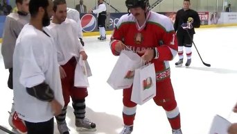 Лукашенко с сыном выиграл в хоккей у сборной ветеранов ОАЭ. Видео