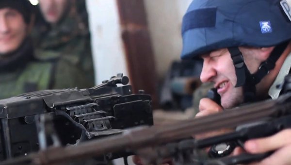 Актер Михаил Пореченков посетил позиции ополченцев в аэропорту Донецка