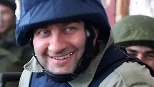Михаил Пореченков посетил ополченцев в аэропорту Донецка. Стоп-кадр с видео
