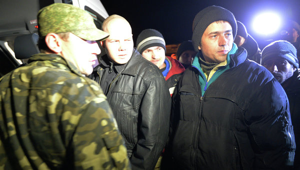 Украинские военнослужащие во время обмена пленными. Архивное фото