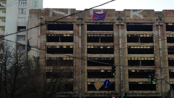 Флаг Новоросии вывесили на здании в центре Киева