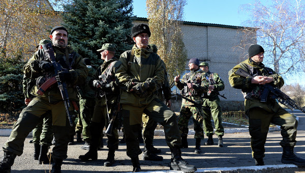 Ополчение Донецка готовится к обороне. Архивное фото