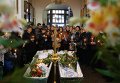 Прощание со школьниками, погибшими при артобстреле школы в Донецке