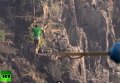 Экстремалы над водопадом Виктория. Видео