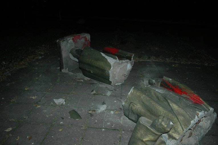 Уничтоженный памятник Ленину