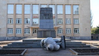 Разрушенный памятник Ленину в Кривом Роге. Архивное фото