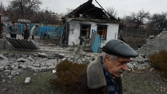 Разрушенные после обстрела дома в Донецке