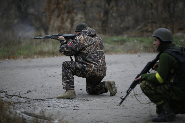 Украинские военные в селе Пески в Донецкой области
