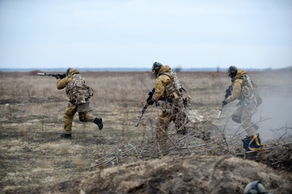 Тренировка отдельного отряда спецназначения Нацгвардии на военном полигоне в Харьковской области