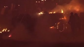 На улицах Киева горят БТРы, 18 февраля. Евромайдан. Видео