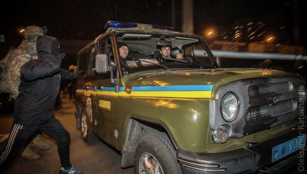 Столкновения протестующих против застройки и сотрудников МВД на Осокорках в Киеве