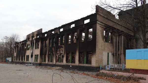 Разрушенное здание в Донецке