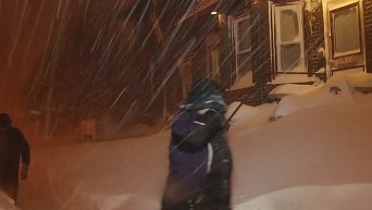 Сильнейшее снегопады обрушились на штат Нью-Йорк. Видео