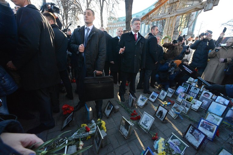 Петр Порошенко на церемонии почтения памяти погибших героев Небесной сотни