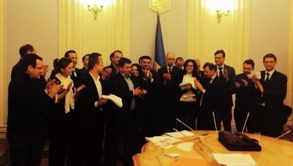 Обед депутатов во время подписания коалиционного соглашения