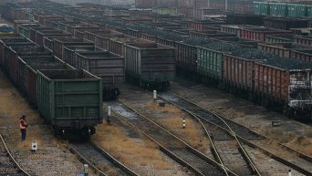 Состав с углем ожидает отправку в Донецк