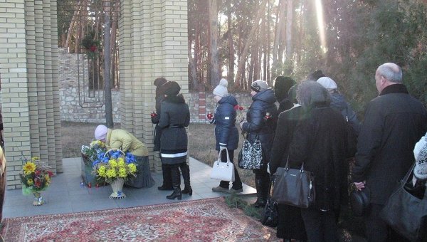 Мероприятия в память о жертвах голодоморов в Луганской области
