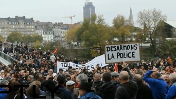 Во Франции протестующих против полицейской жестокости разогнали водометами и слезоточивым газом