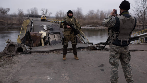 Украинские военнослужащие в Луганской области